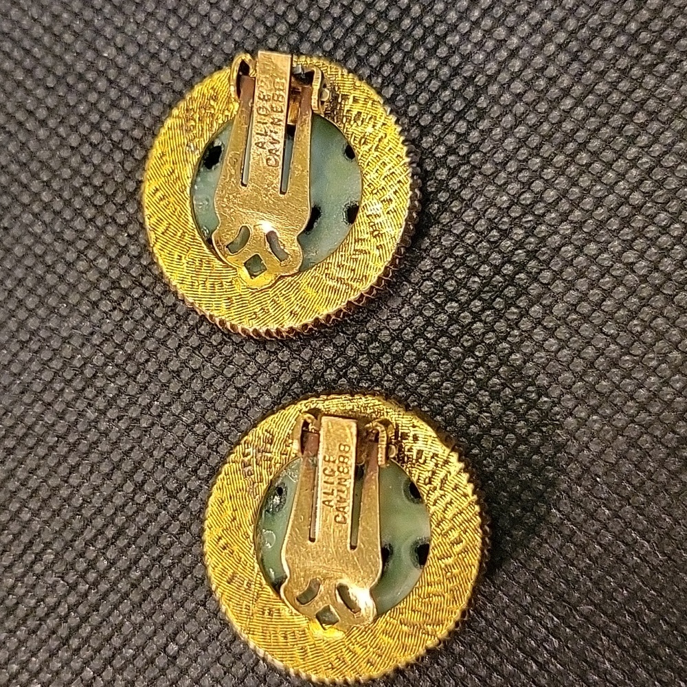 Alice Caviness clip earrings - Picture 3 of 3
